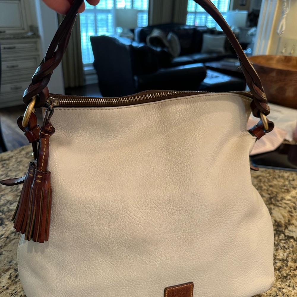 Elegant White Leather Handbag